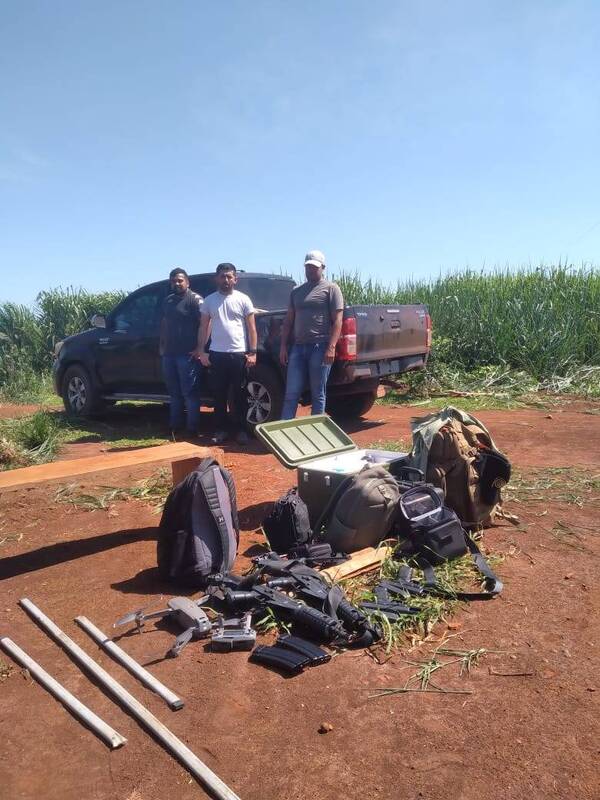 POLICÍAS  FUERMENTE ARMADOS FUERON RETENIDOS POR NATIVOS - La Voz del Norte