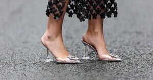 “Naked shoes”: zapatos transparentes para el 2023