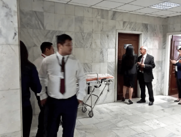 Ujier fallece en el Palacio de Justicia por paro cardíaco · Radio Monumental 1080 AM