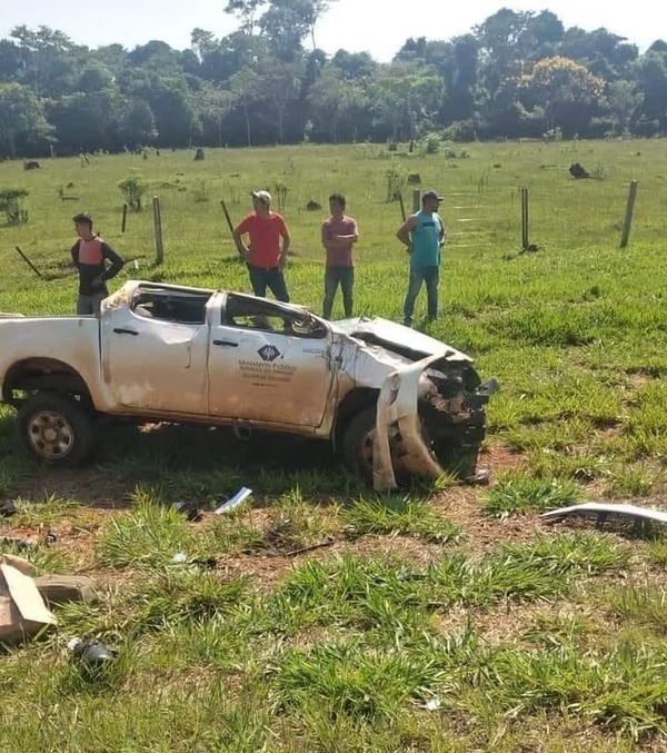 Grave accidente de tránsito involucra a un vehículo de la Fiscalía: hay un fallecido - trece