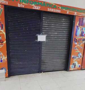 Clausuran dos salones comerciales del Shopping Vendôme por falta de patente - La Clave