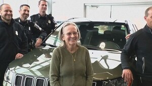 Diario HOY | Abuela devuelve 15.000 dólares que encontró y le compran una camioneta