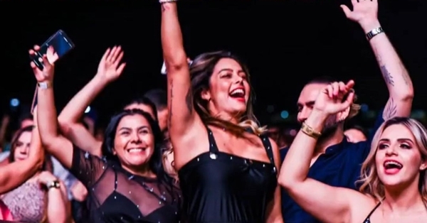 Larissa Riquelme responde a las acusaciones por “copiarle” a Vita