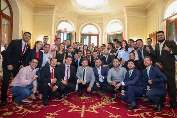 Jóvenes candidatos de Fuerza Republicana visitaron a Mario Abdo y ratifican apoyo a la Lista 1 - El Trueno