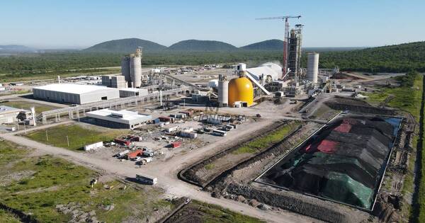 La Nación / Cecon, la fábrica de cemento más grande del país, produce casi 5.000 bolsas por hora