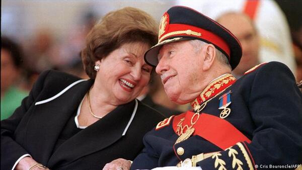 Abren testamento de viuda de Pinochet tras demanda del Consejo de Estado