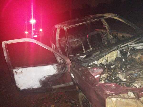 Abandonaron vehiculo incinerado en Cambyretá