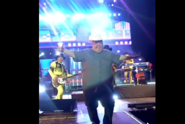 (VIDEO) Cumbia Fest: ¿Quién era el bailarín que se robó el show de Bronco?