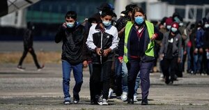 México deporta a Guatemala a casi 100 menores de edad