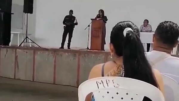 “¡Si no les gusta, busquen otro colegio!” dijo una directora que prohíbe celulares y noviazgos - Noticiero Paraguay
