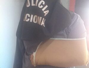 Detienen a prepotente abogado por violentar constantemente a su esposa