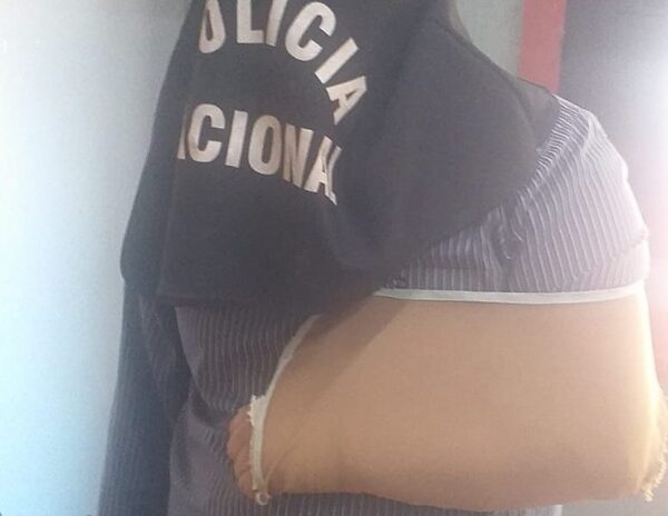 Detienen a prepotente abogado por violentar constantemente a su esposa