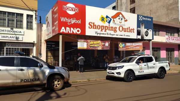 Disfrazado de albañil asaltó local comercial y se alzó con más de 20 millones de guaraníes