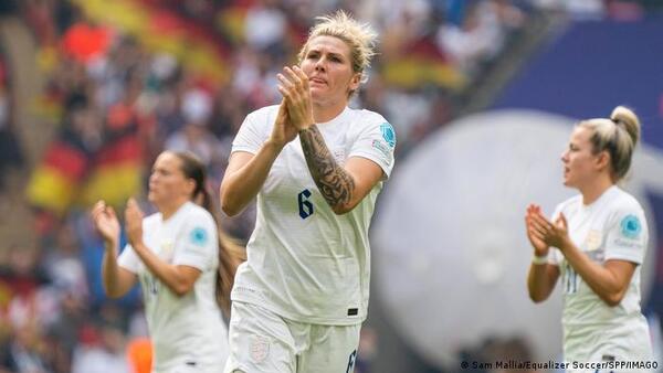 Millie Bright sobre el fútbol profesional: "No somos robots, nuestros cuerpos van a lesionarse"
