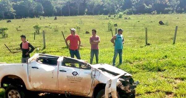La Nación / Comitiva fiscal sufre mortal accidente vial