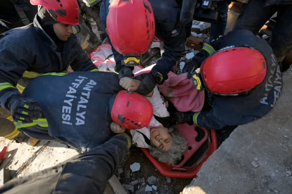 Asciende a más de 17.100 la cifra de muertos en Turquía y Siria por el terremoto