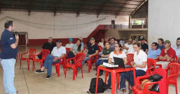 La Nación / Charla con productores para mayor confianza