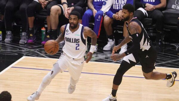 Kyrie Irving debuta en Dallas con victoria
