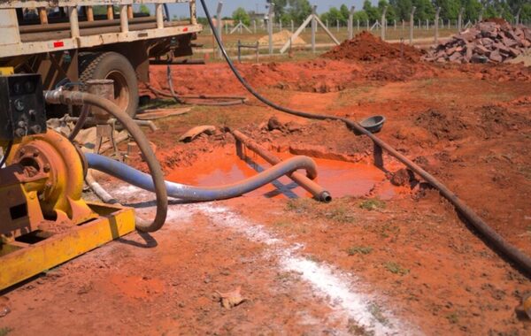 Realizan labores de abastecimiento de agua potable en Santa Rosa, Misiones
