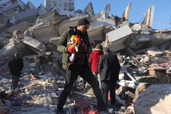 Los fallecidos en el terremoto en Turquía y Siria superan ya los 16.000