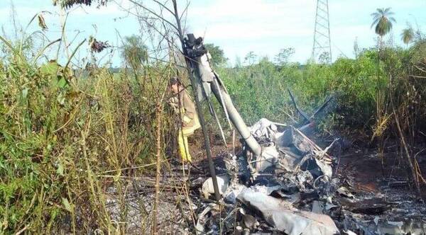 Cayó helicóptero y mueren dos personas