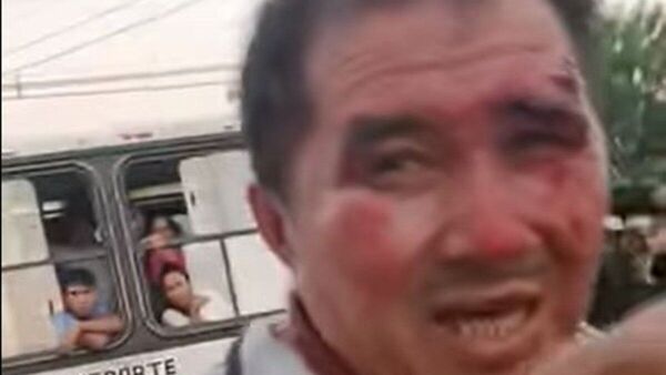 Pasajera golpeó con su zapato a un señor que la tocó en el micro