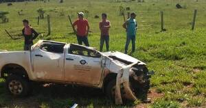 La Nación / Confirman hallazgo de clavos miguelito en zona del accidente de comitiva fiscal