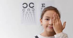 La Nación / Oftalmólogo aconseja chequeo a escolares antes de empezar las clases