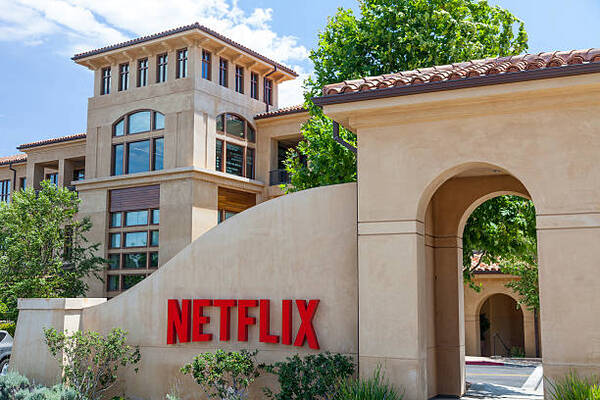 Netflix avisa a sus usuarios en Canadá que se acaban las cuentas compartidas - Revista PLUS