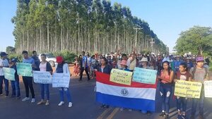 Desactivan movilización con el compromiso de contratos y la ambulancia para la comunidad de Naranjito - Nacionales - ABC Color