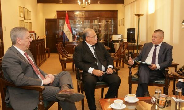 Embajador de Rusia en Paraguay visitó a Ministros del TSJE