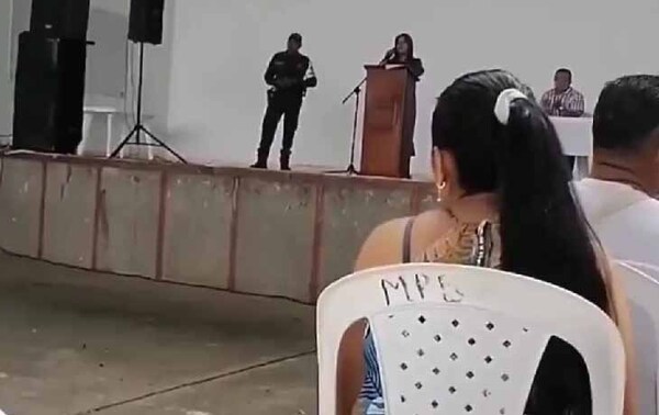 Una directora de escuela prohibió celulares, piercings y noviazgos: “Si no les gusta, busquen otro colegio” – Prensa 5