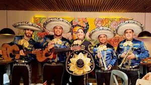Les piden combo de serenata para la titular y la otra, dicen los mariachis