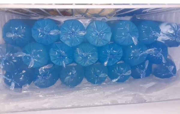 Joven vende “bolsita de hielo cargado” para solventar sus gastos en Juan de Mena – Prensa 5