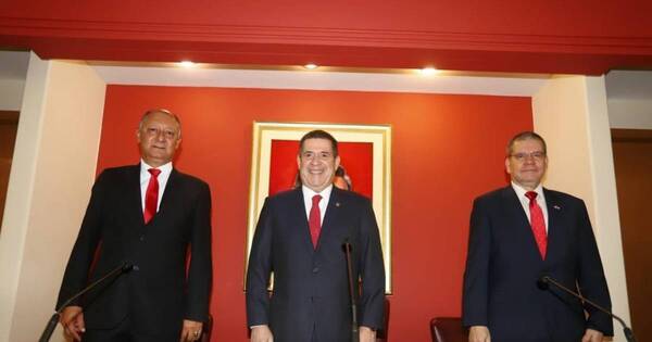 La Nación / Intendentes colorados ratifican respaldo al presidente del partido, Horacio Cartes