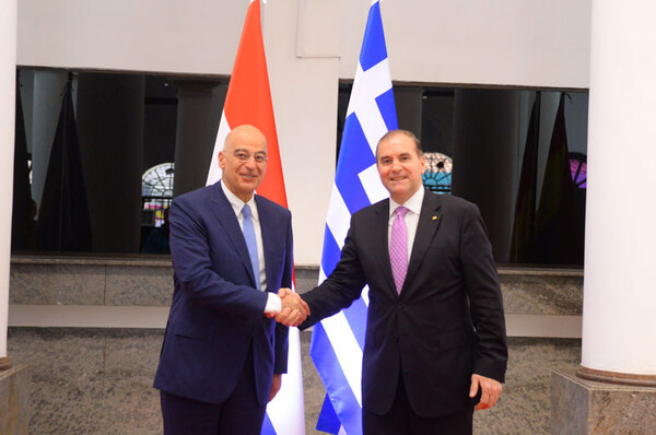Paraguay y Grecia firman memorando de entendimiento sobre consultas políticas - Revista PLUS