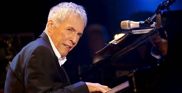 Diario HOY | Burt Bacharach, legendario productor, compositor y cantante, muere a los 94 años en EEUU