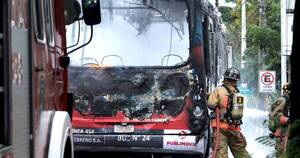 La Nación / Bus se incendió en zona de 4 Mojones