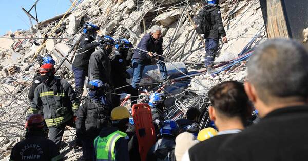 La Nación / Más de 20 mil muertos por sismo en Turquía y Siria