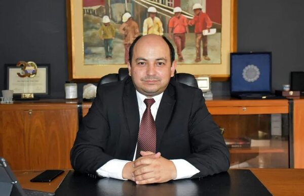 Presidente de INC reparte sueldazos, mientras cementera está sin producir clínker - Economía - ABC Color