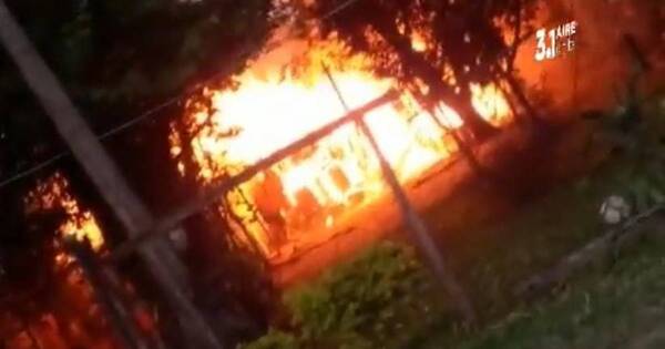 La Nación / Familia pierde todo tras incendio de su vivienda y pide ayuda de la ciudadanía