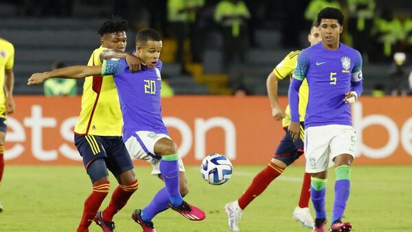 Brasil saca un empate costoso ante Colombia