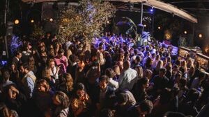 Duermen encimados en una pieza por culpa de las farras