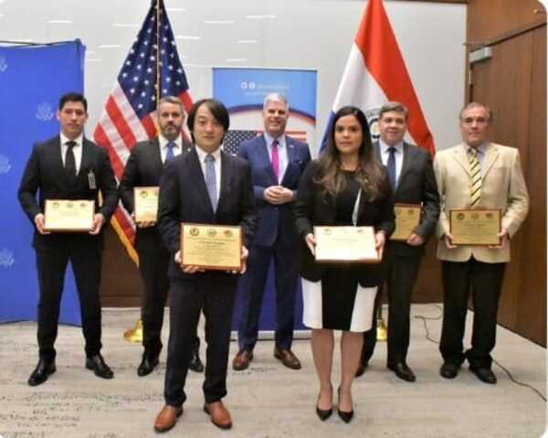 AULTRANZAPY:Embajada de los EEUU entregó reconocimiento público a agentes fiscales y de la SENAD