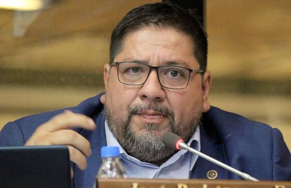 Diputado propone proyecto para aumentar impuesto al tabaco