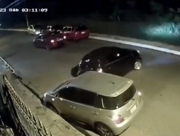 Joven causa accidente de tránsito tras ser acosada en Lambaré · Radio Monumental 1080 AM
