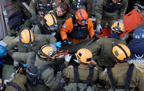 Rescatan a dos hermanos sepultados durante 84 horas en Turquía – Prensa 5