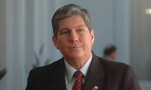 Senador afirma que Miguel Vera debe apartarse de la intención de ocupar el cargo de decano - OviedoPress