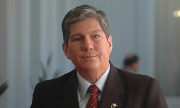 Senador afirma que Miguel Vera debe apartarse de la intención de ocupar el cargo de decano - OviedoPress