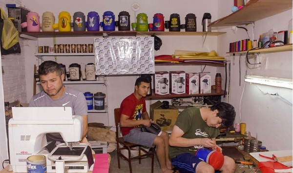 Reinserción: Un interno crea exitosa marca de marroquinería